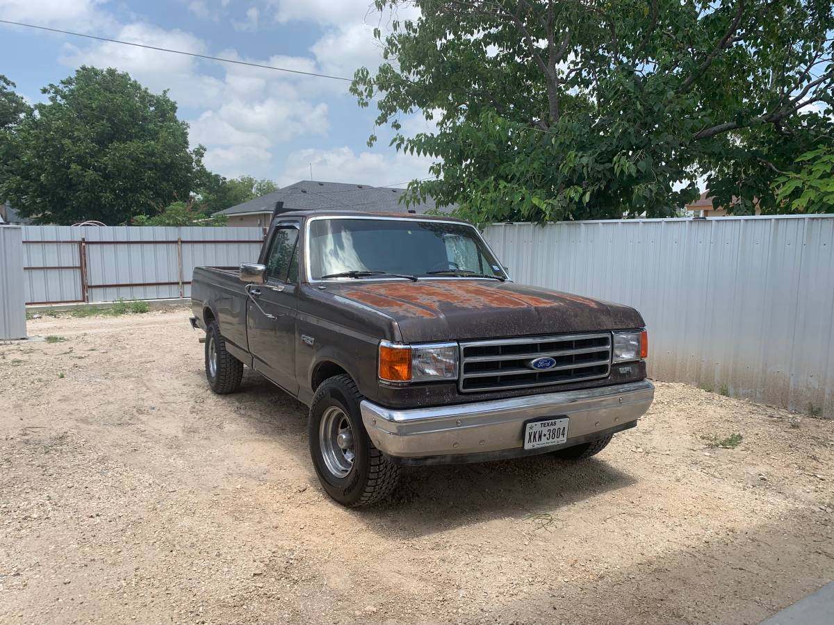 Ford-F150-and-chevy-cheyenne-1989-Brown