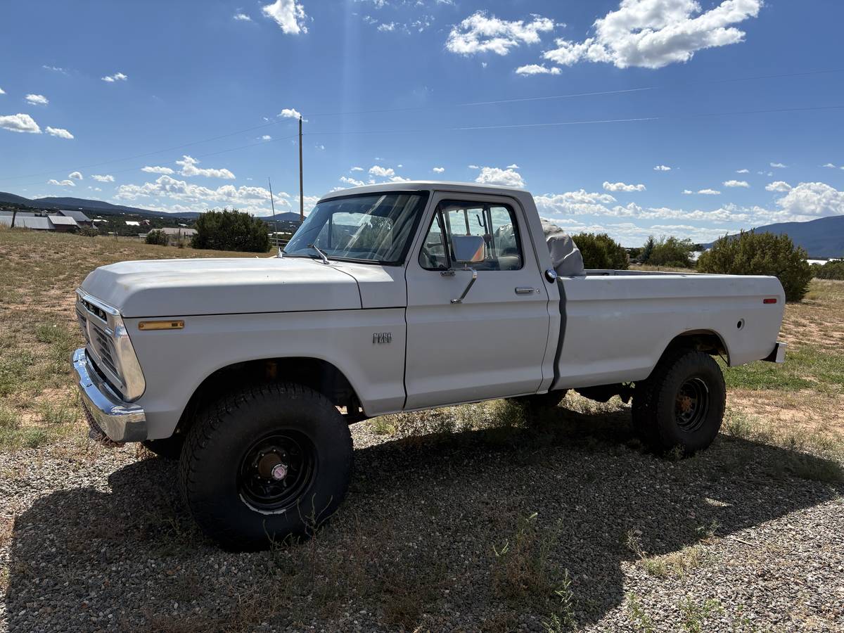 Ford-F250-highboy-1974-Gray