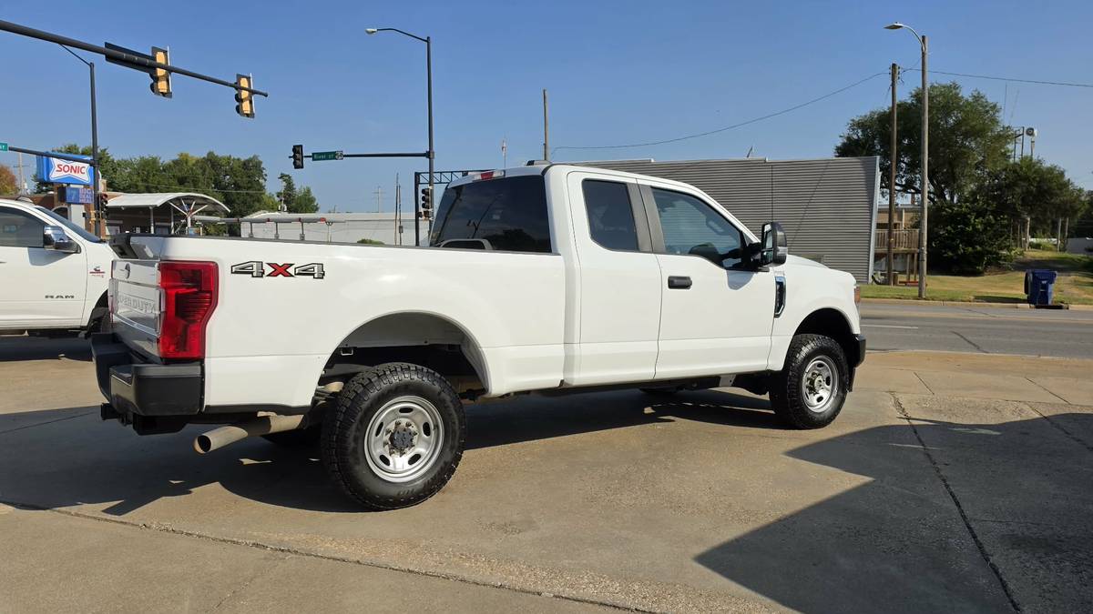 Ford-F250-super-duty-4x4-1974-White