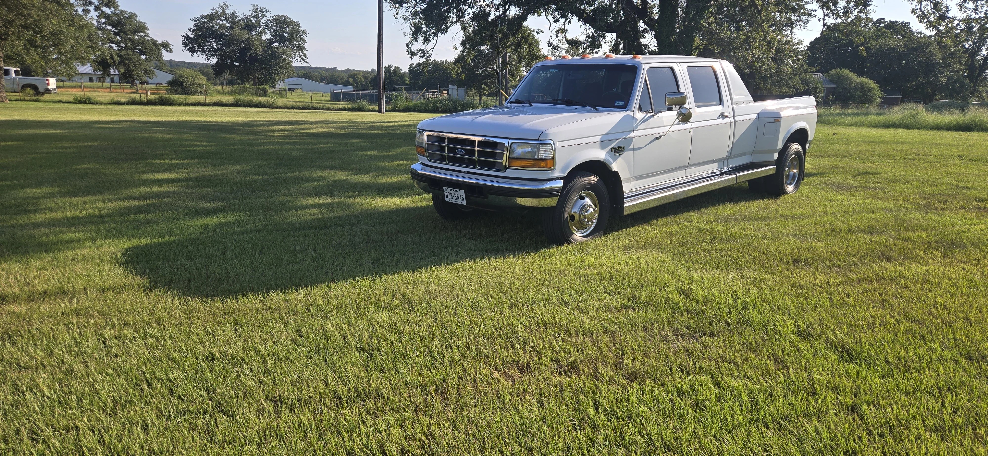 Ford-F350-2wd-crew-cab-super-duty-1995-White-Burgundy