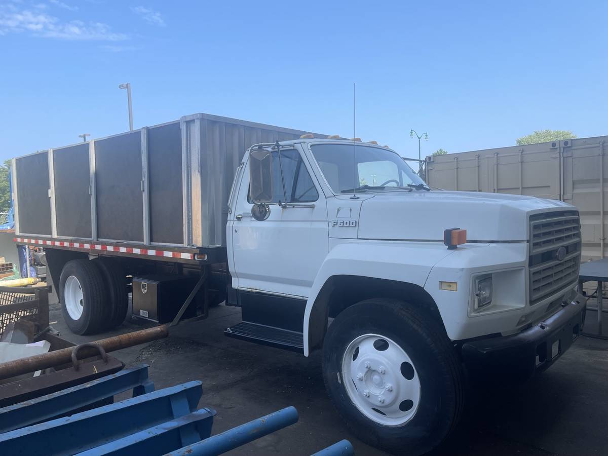Ford-F600-stake-1989-White