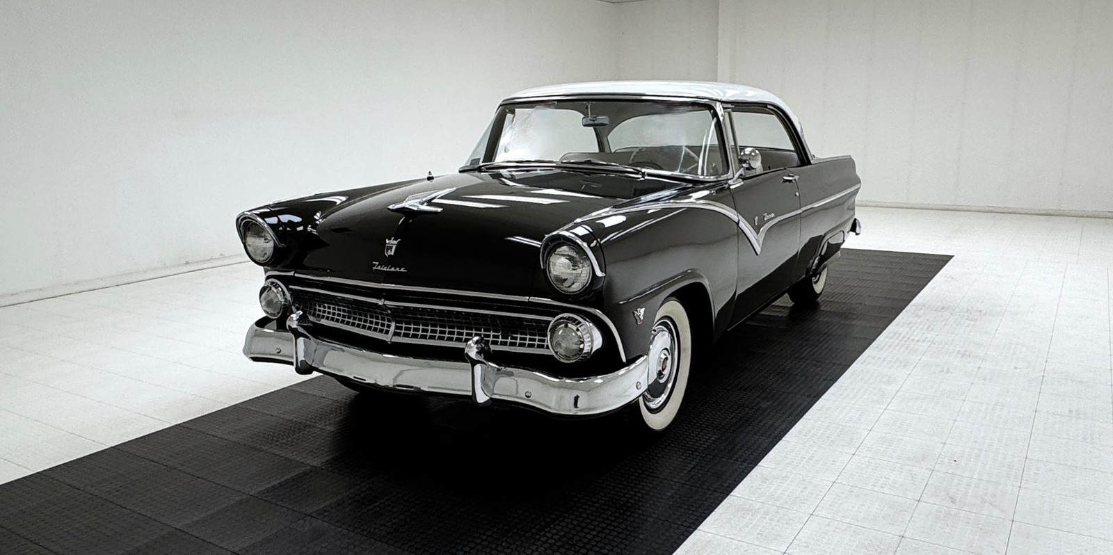 Ford Fairlane 1955