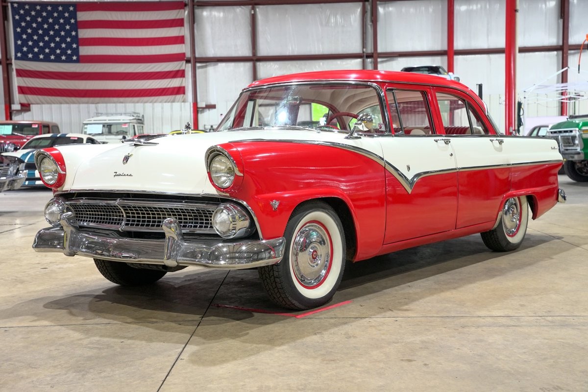 Ford-Fairlane-1955-Sedan-Red-White