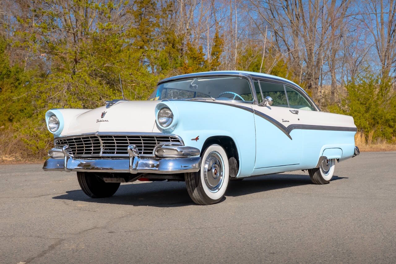 Ford-Fairlane-1956-Blue-amp-White-Blue-amp-White