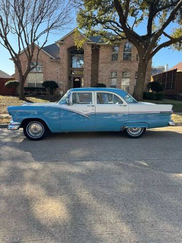 Ford-Fairlane-1956