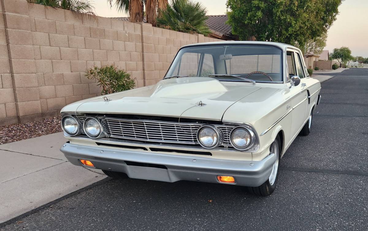 Ford-Fairlane-1964-White