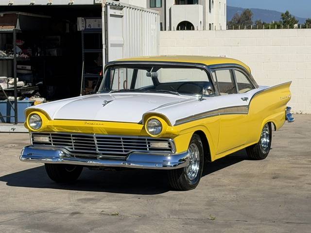 Ford-Fairlane-500-1957-Yellow