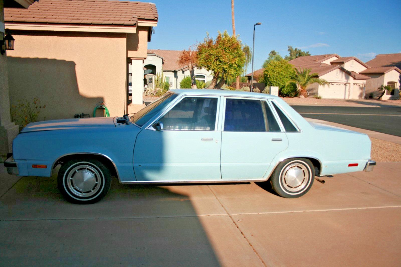 Ford-Fairmont-1979-Sedan-Gray