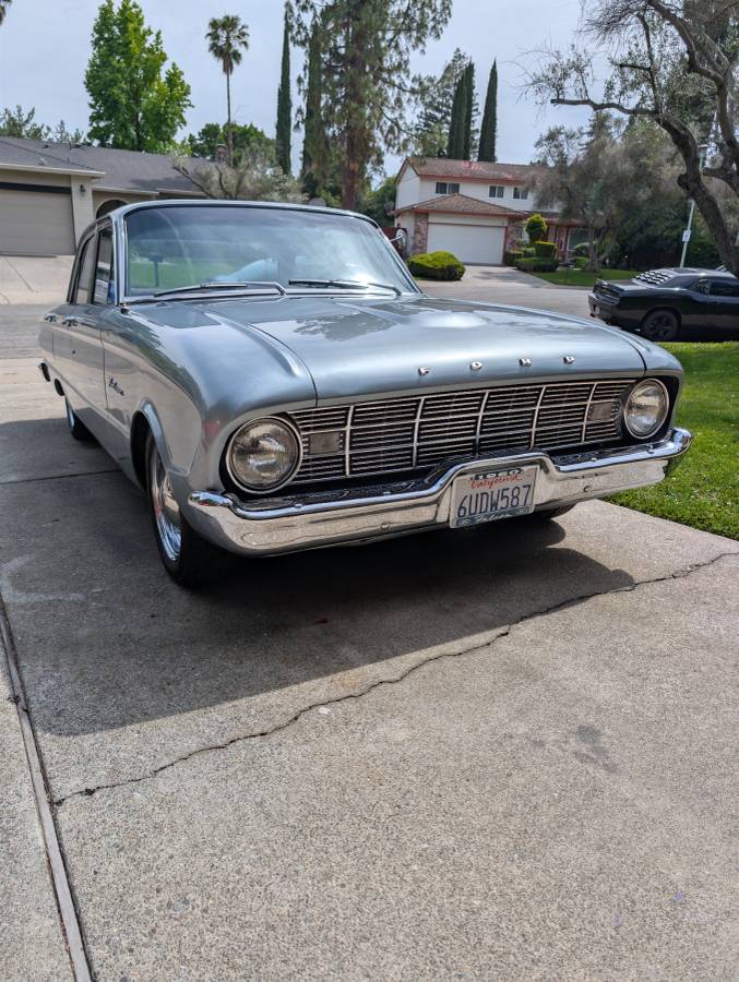 Ford-Falcon-1960-Gray