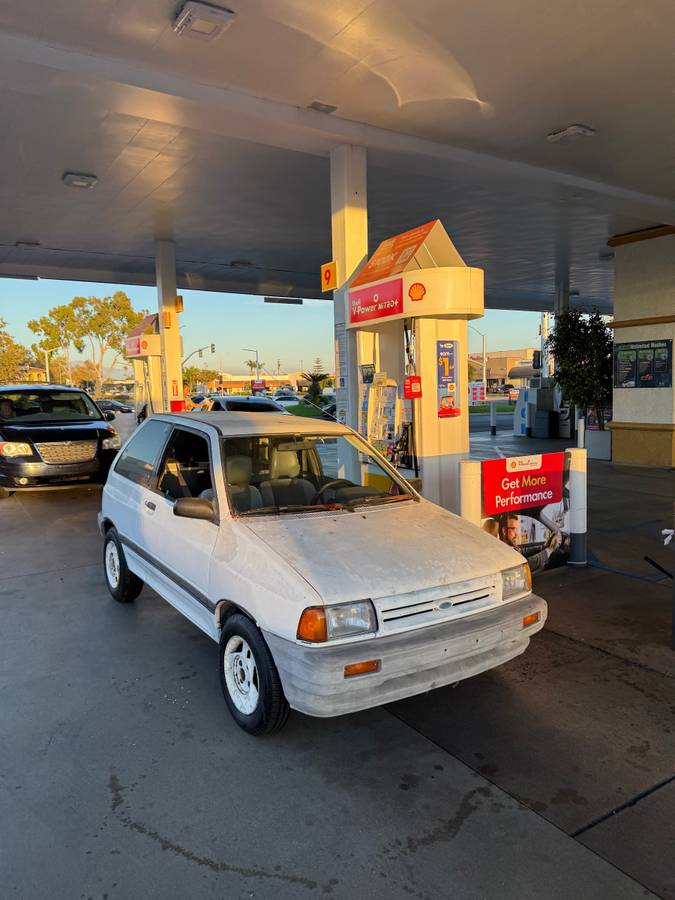 Ford-Festiva-lx-1988-White