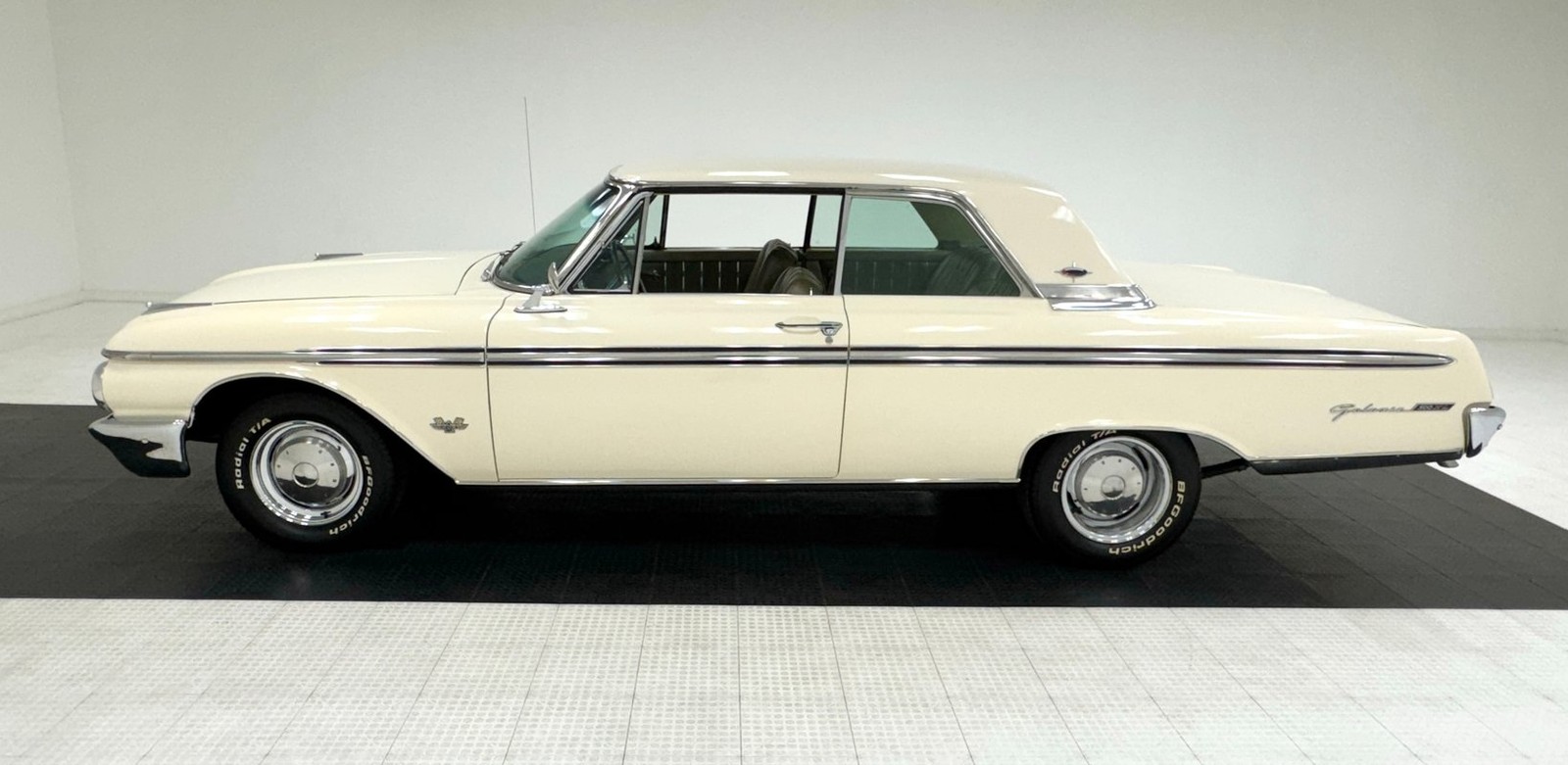 Ford-Galaxie-1962-Corinthian-White-Gold