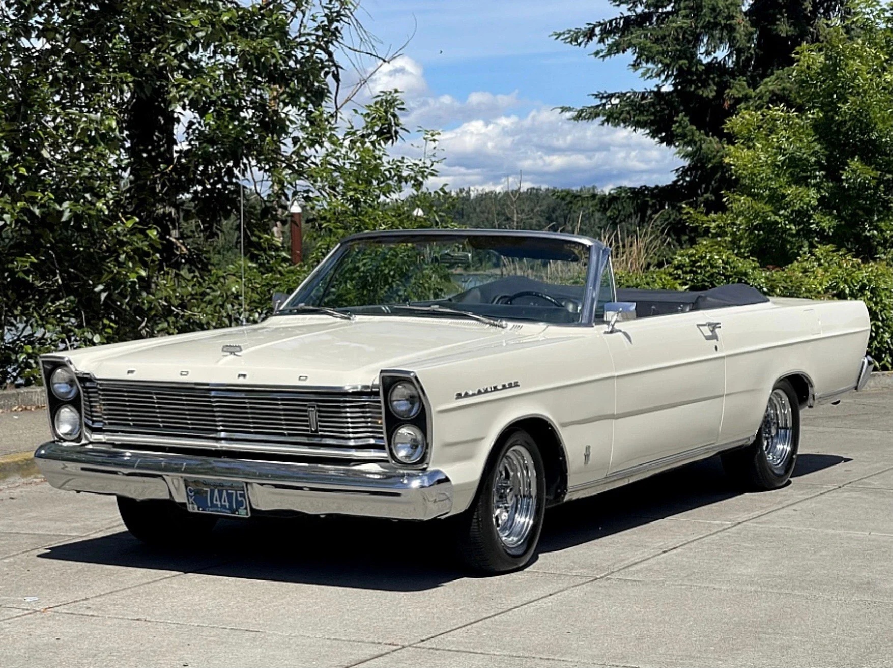 Ford-Galaxie-1965-White-Black