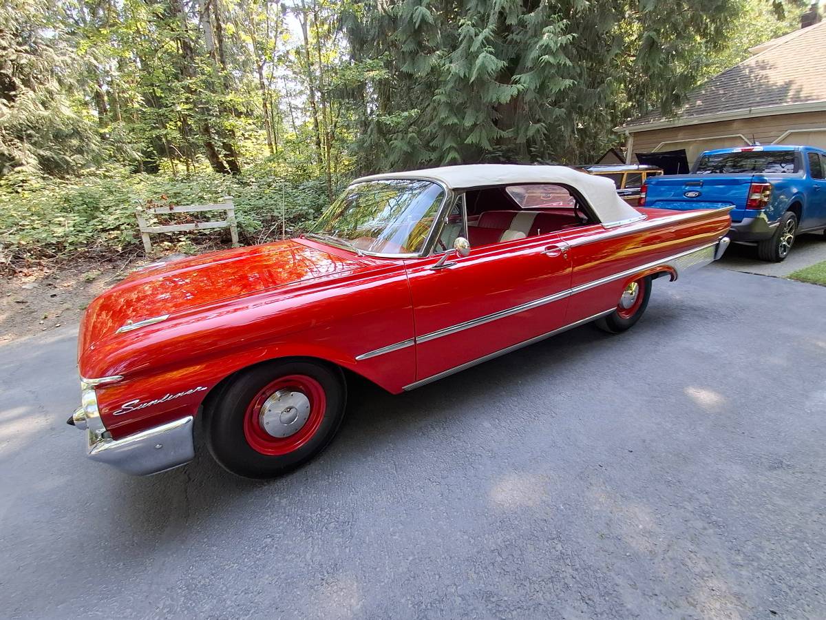 Ford-Galaxie-500-1961-Red