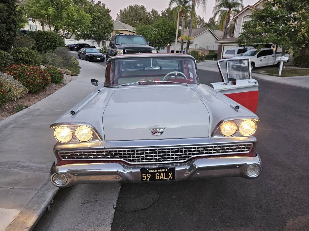 Ford-Galaxy-500-1959-Red
