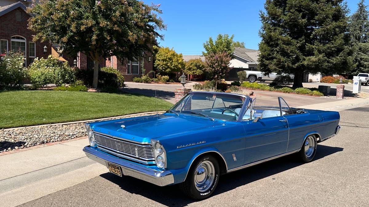 Ford-Galaxy-500-convertible-1965-Blue