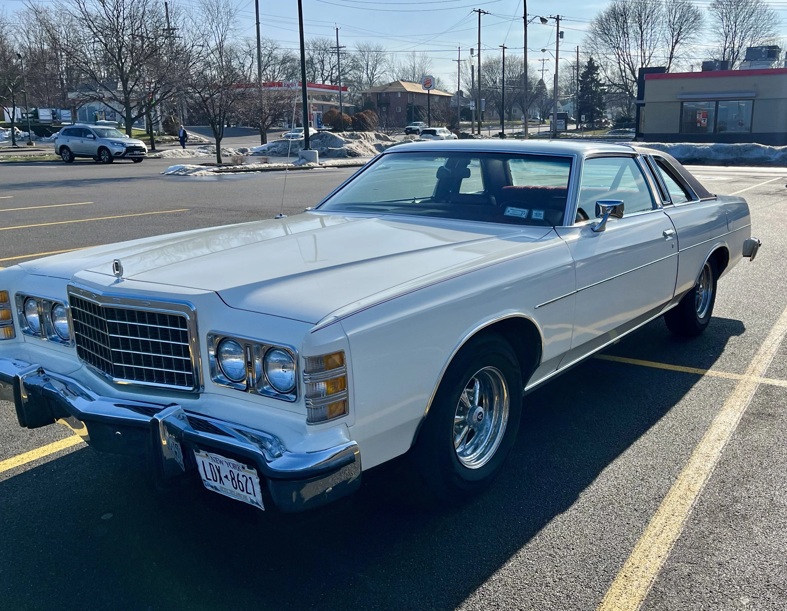 Ford-Ltd-1976-White-Red