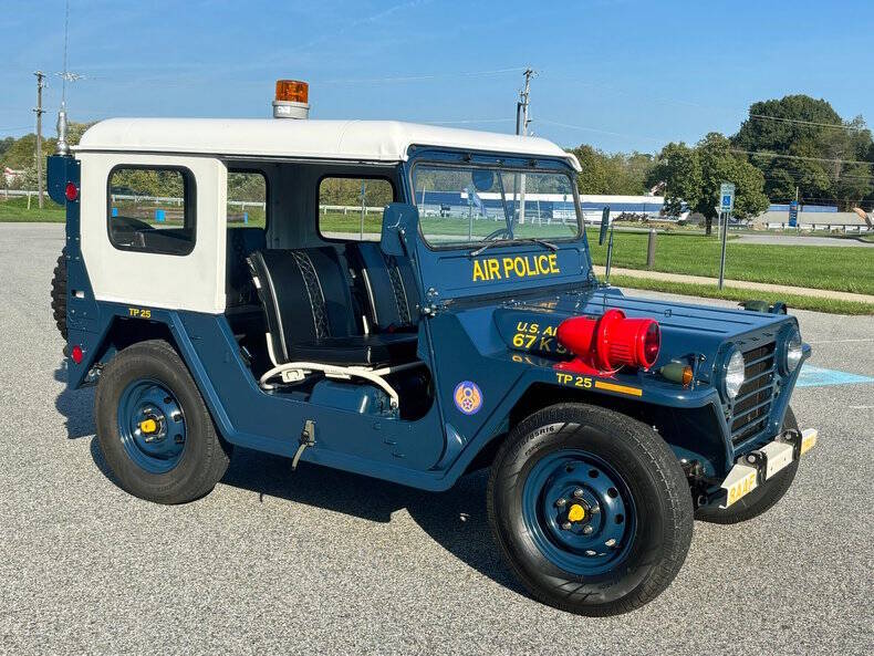 Ford-Military-jeep-1967-Blue-And-White-Black