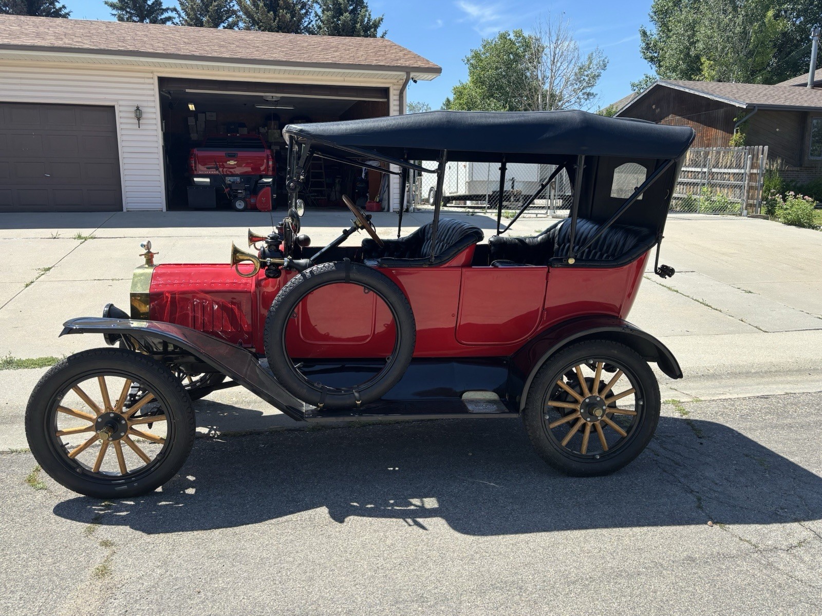 Ford-Model-T-1916-Convertible-Red