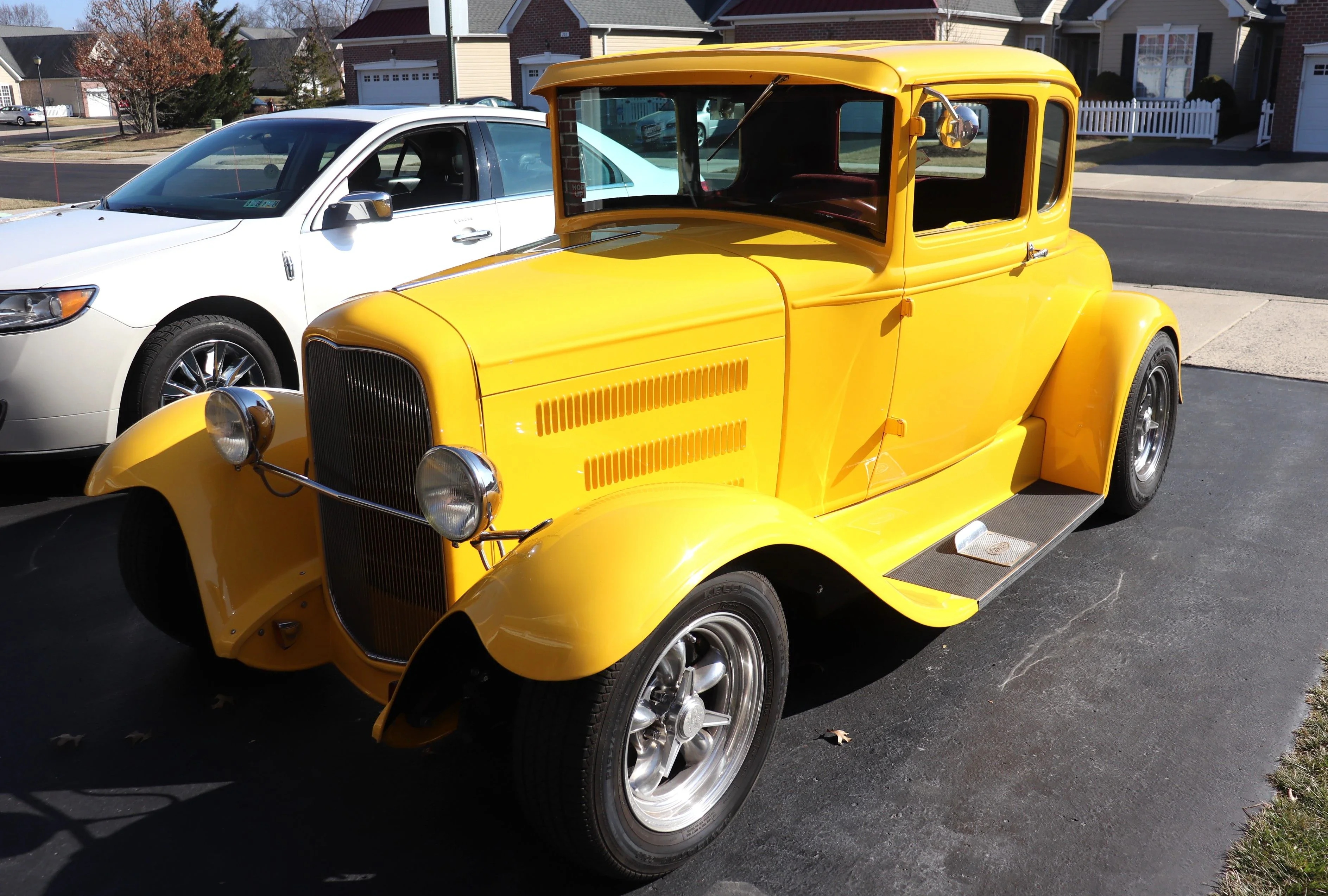 Ford-Model-a-1931-Yellow-Burgundy