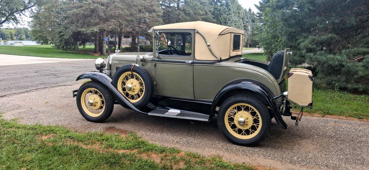 Ford-Model-a-sport-coupe-1930-Green