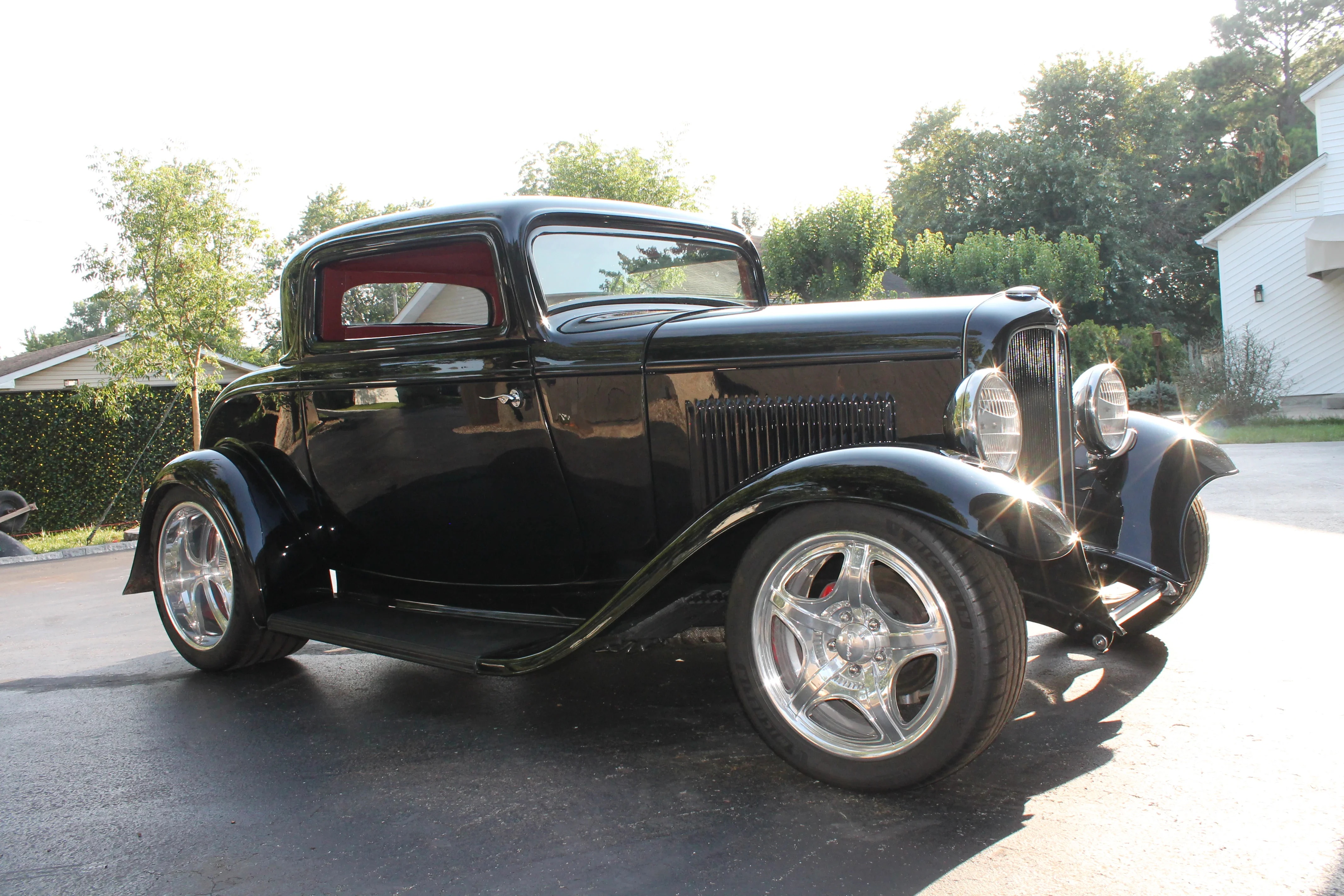 Ford-Model-b-1932-Black-Red