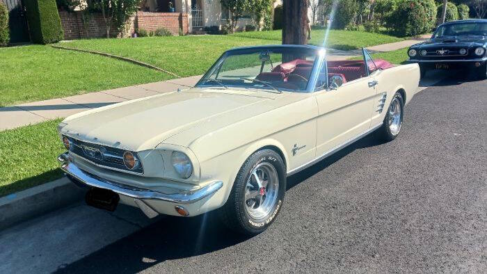 Ford-Mustang-1966