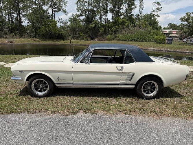 Ford-Mustang-1966-White