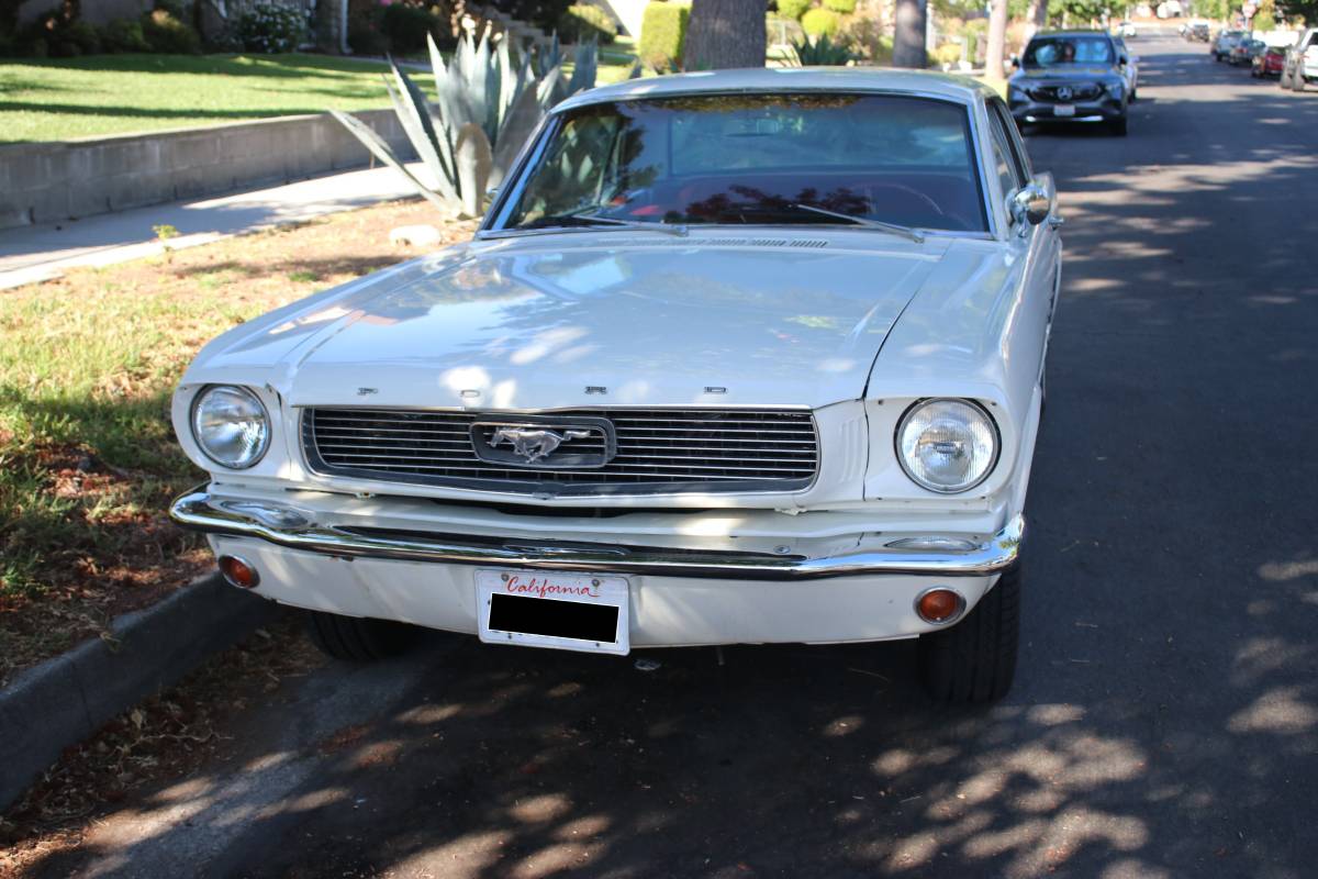 Ford-Mustang-1966-White