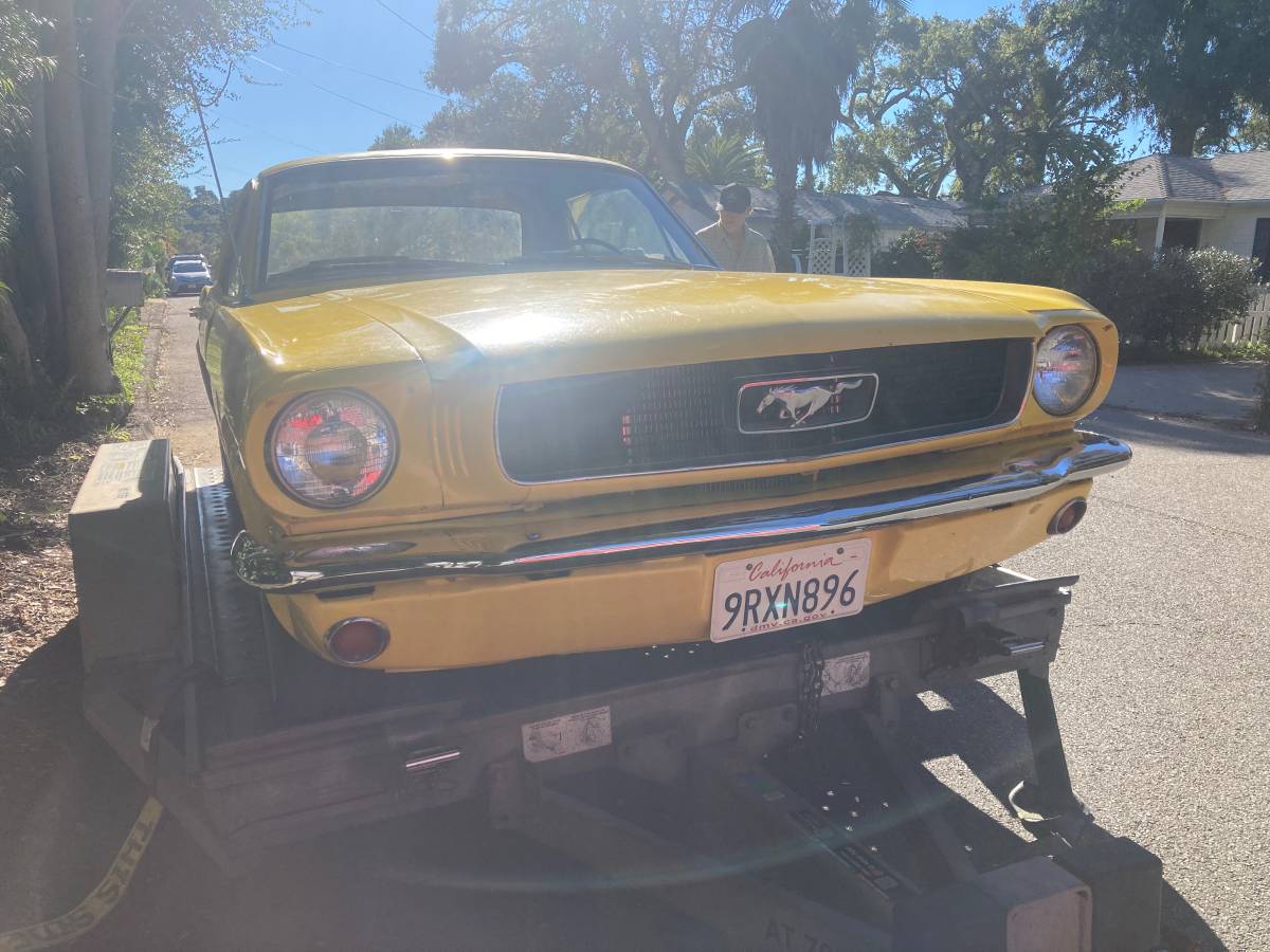 Ford-Mustang-1966-Yellow