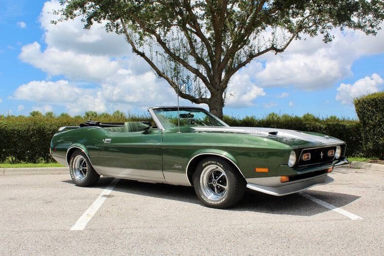 Ford-Mustang-1972-Wagon-Green-Knit-Vinyl