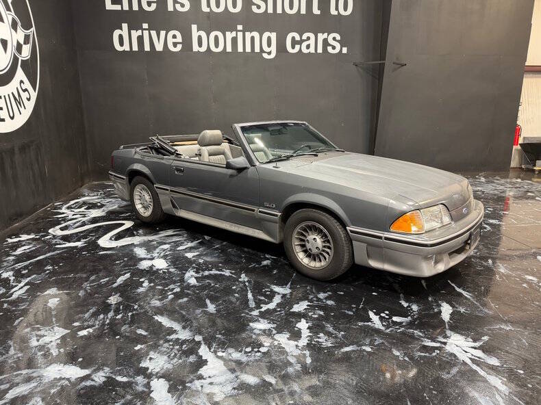 Ford-Mustang-1987