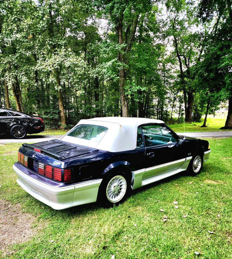 Ford-Mustang-1988-Blue