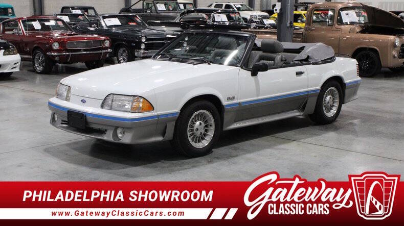 Ford-Mustang-1988-White-Gray