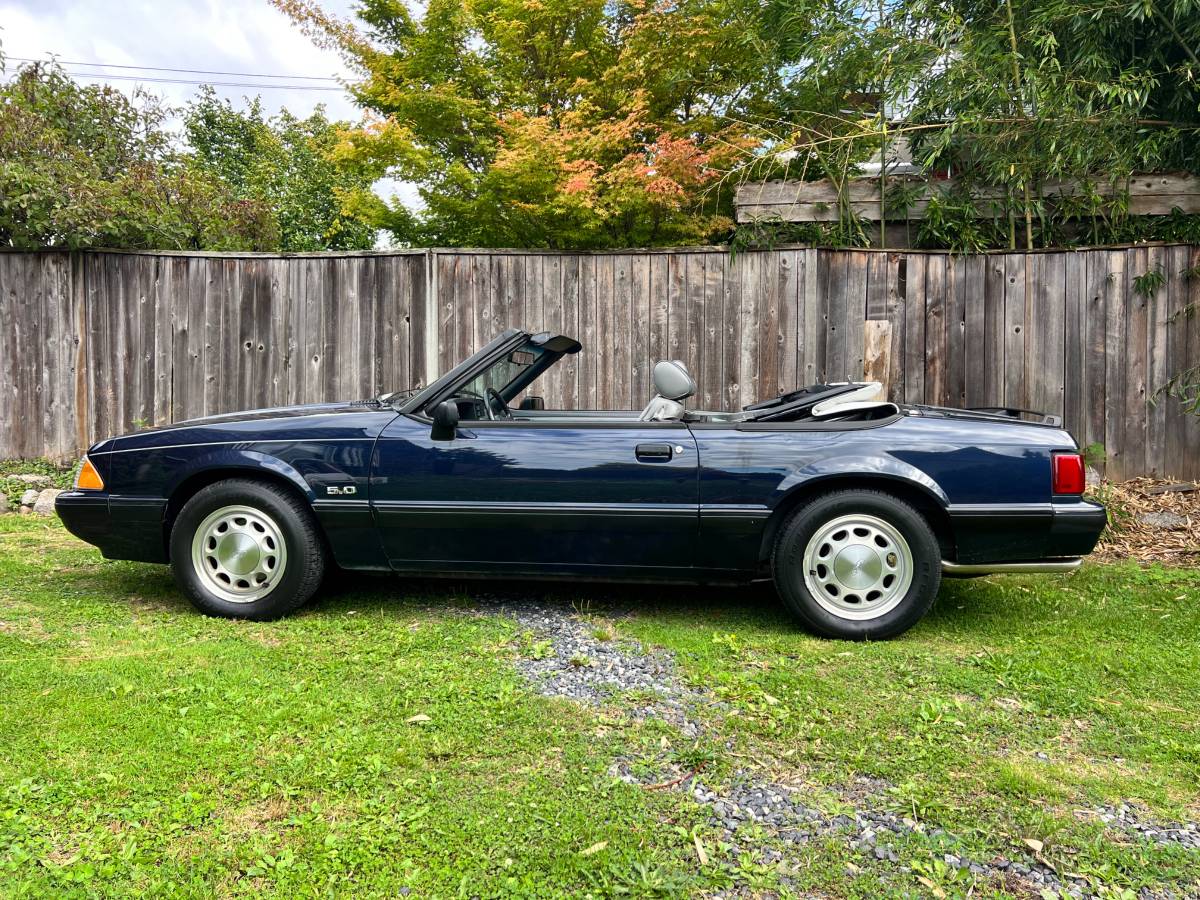Ford-Mustang-1989-Blue