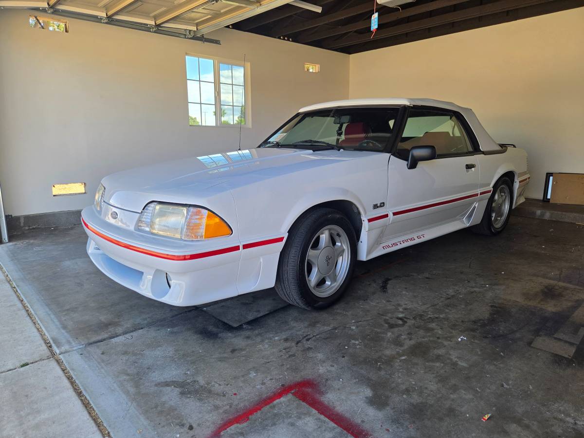 Ford-Mustang-5.0-gt-5speed-convertible-1988