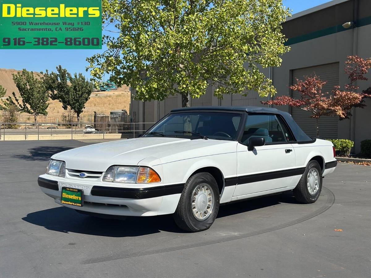 Ford-Mustang-lx-fox-body-4-cyl-convertible-40k-miles-1988-White