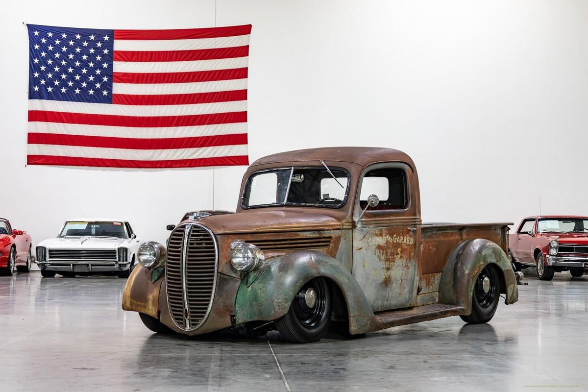 Ford-Pickup-1938-Pickup-Truck-Red