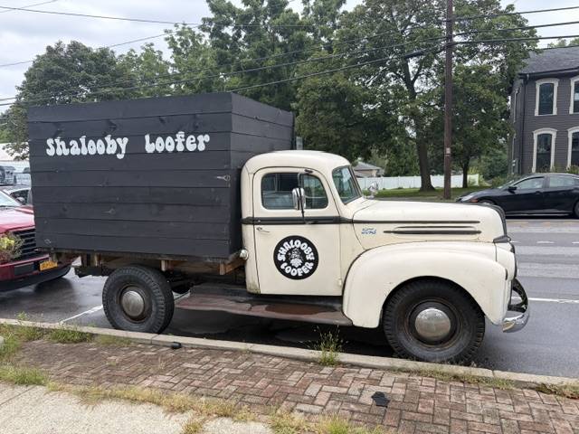 Ford-Pickup-1946-White
