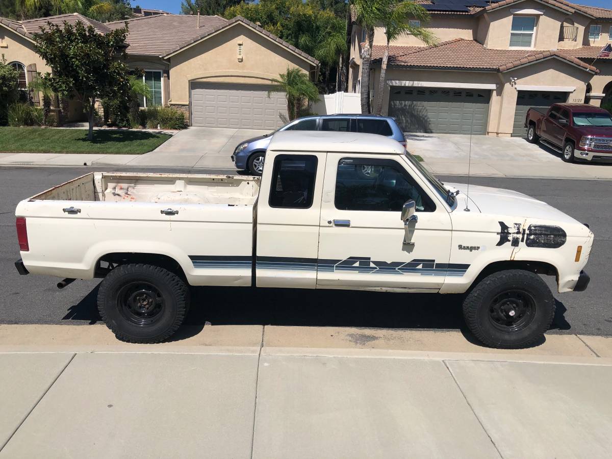 Ford-Ranger-1986-White