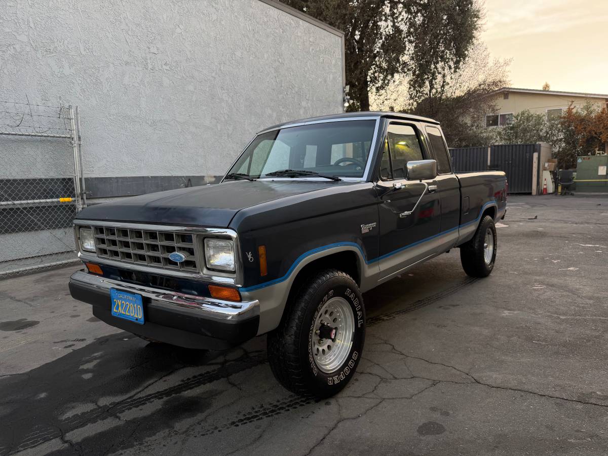Ford-Ranger-xlt-1986-Blue