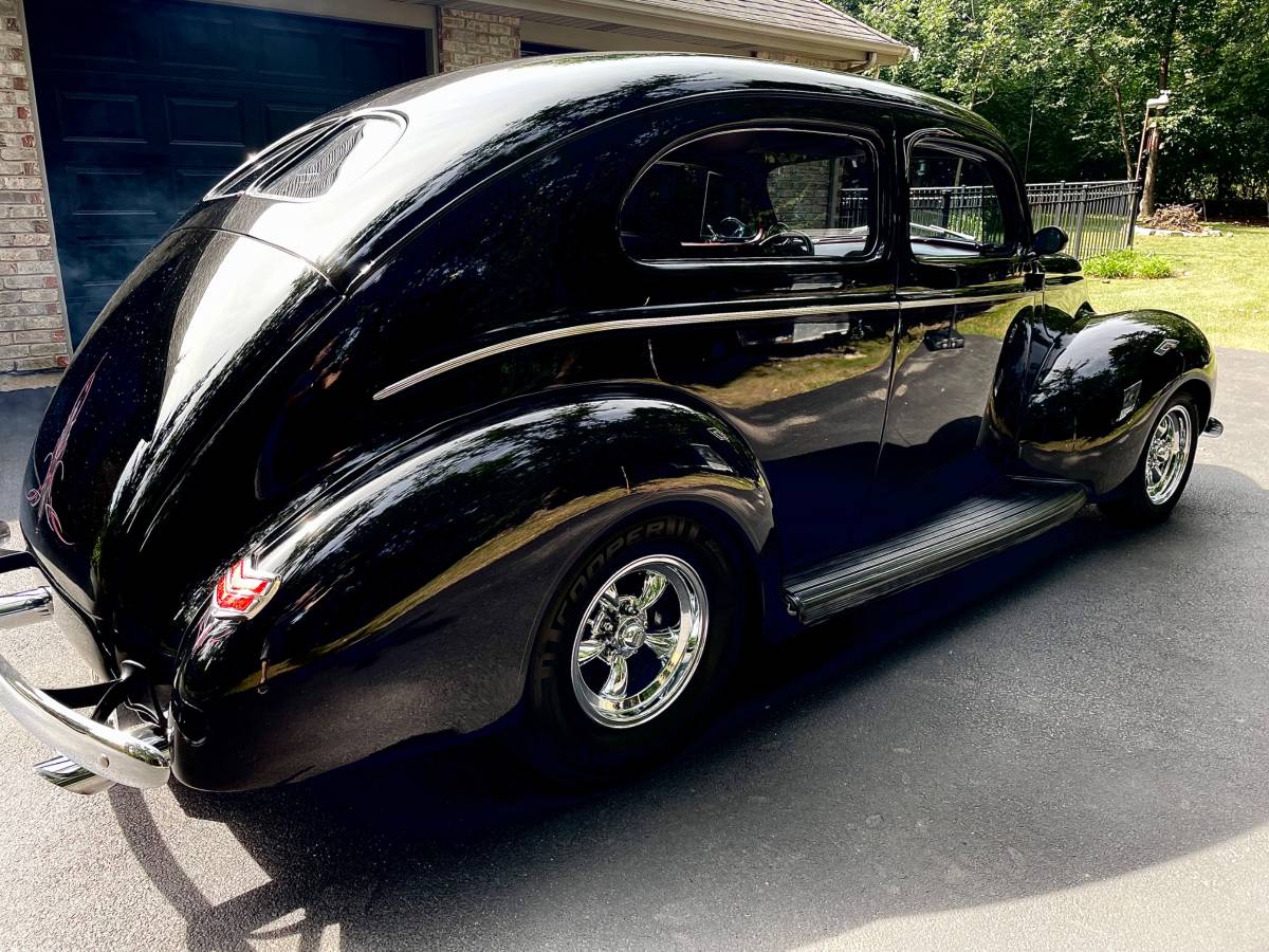 Ford-Sedan-1940-Black