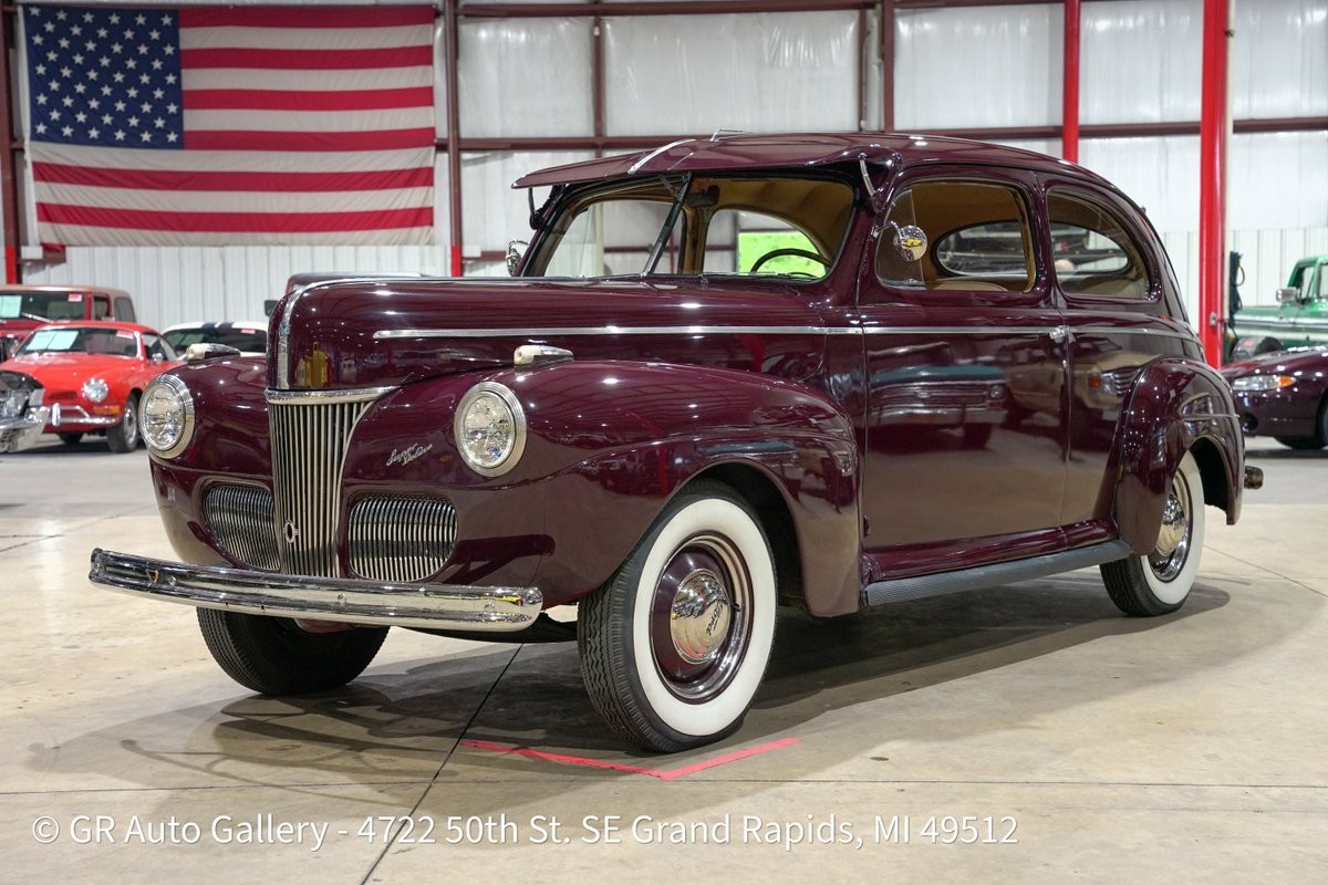 Ford-Super-Deluxe-1941-Coupe-Tan