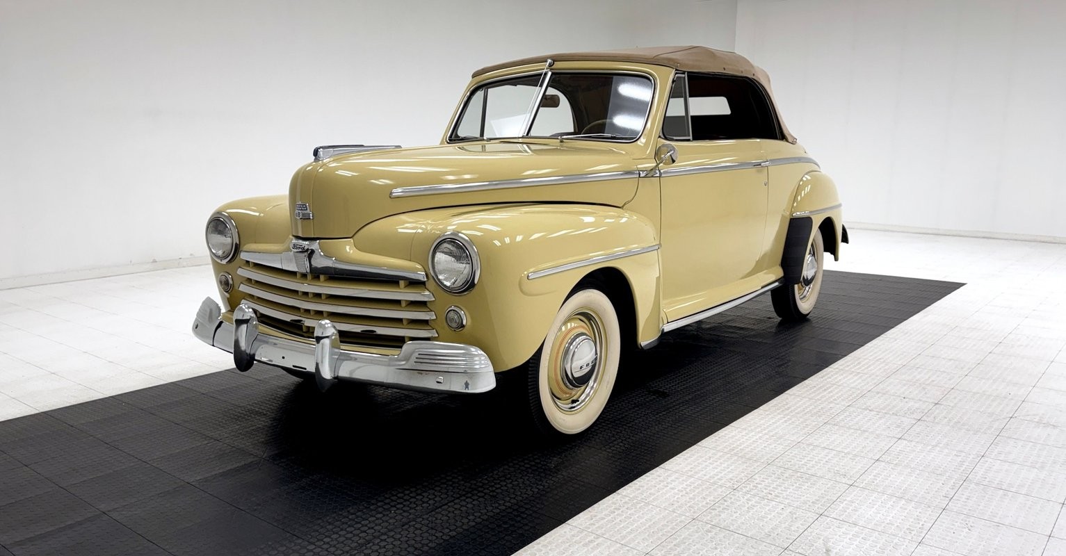 Ford-Super-Deluxe-1947-Convertible-Oxblood
