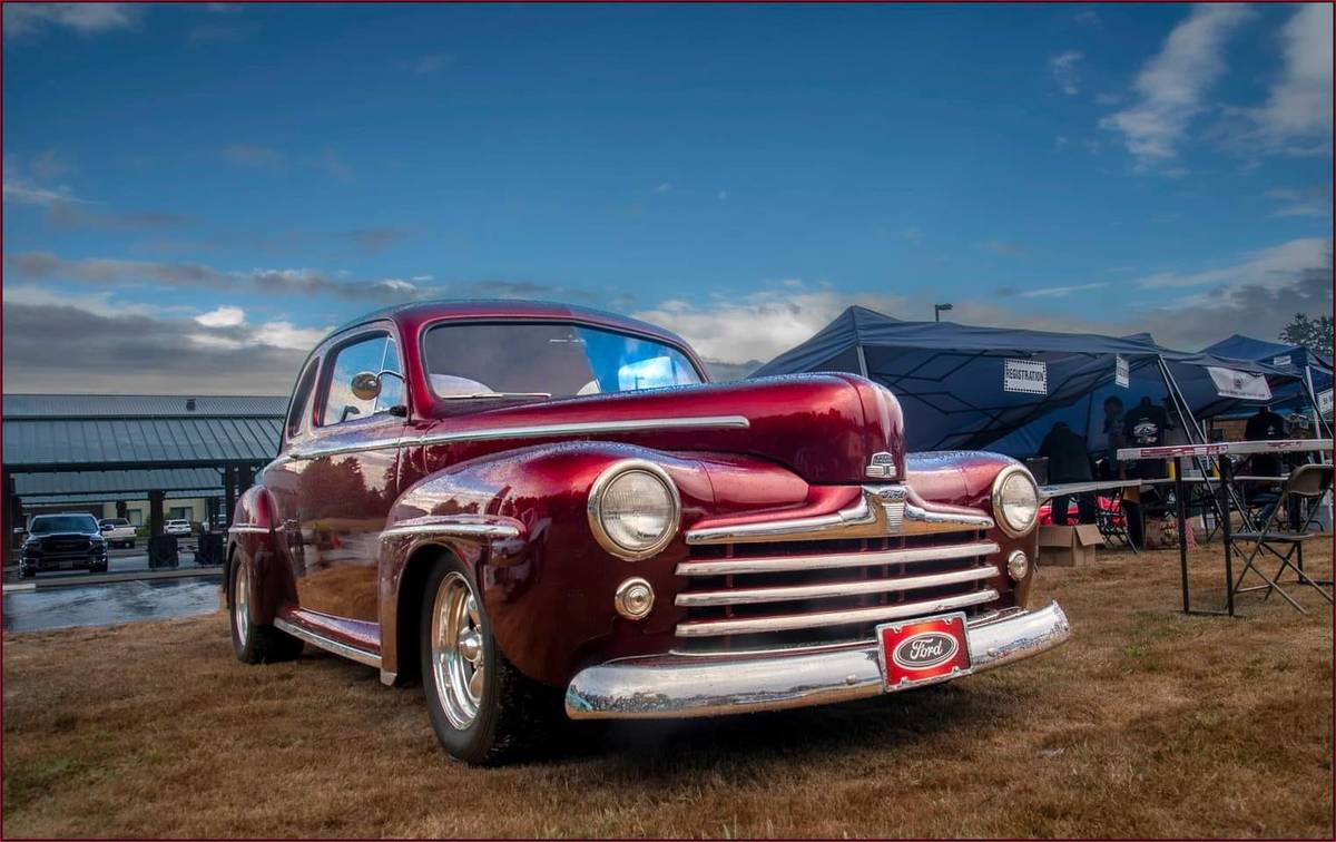 Ford-Super-deluxe-coupe-1947-custom