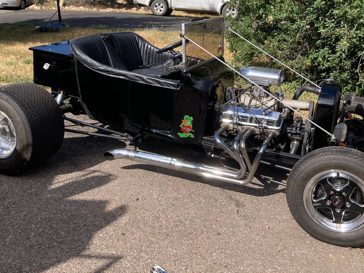 Ford-T-bucket-replica-1922-Black