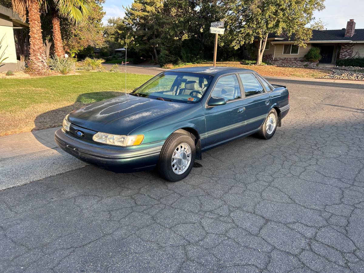 Ford-Taurus-1995