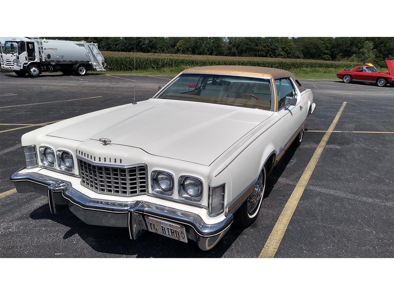 Ford-Thunderbird-1974-White-and-Gold-Gold-and-White