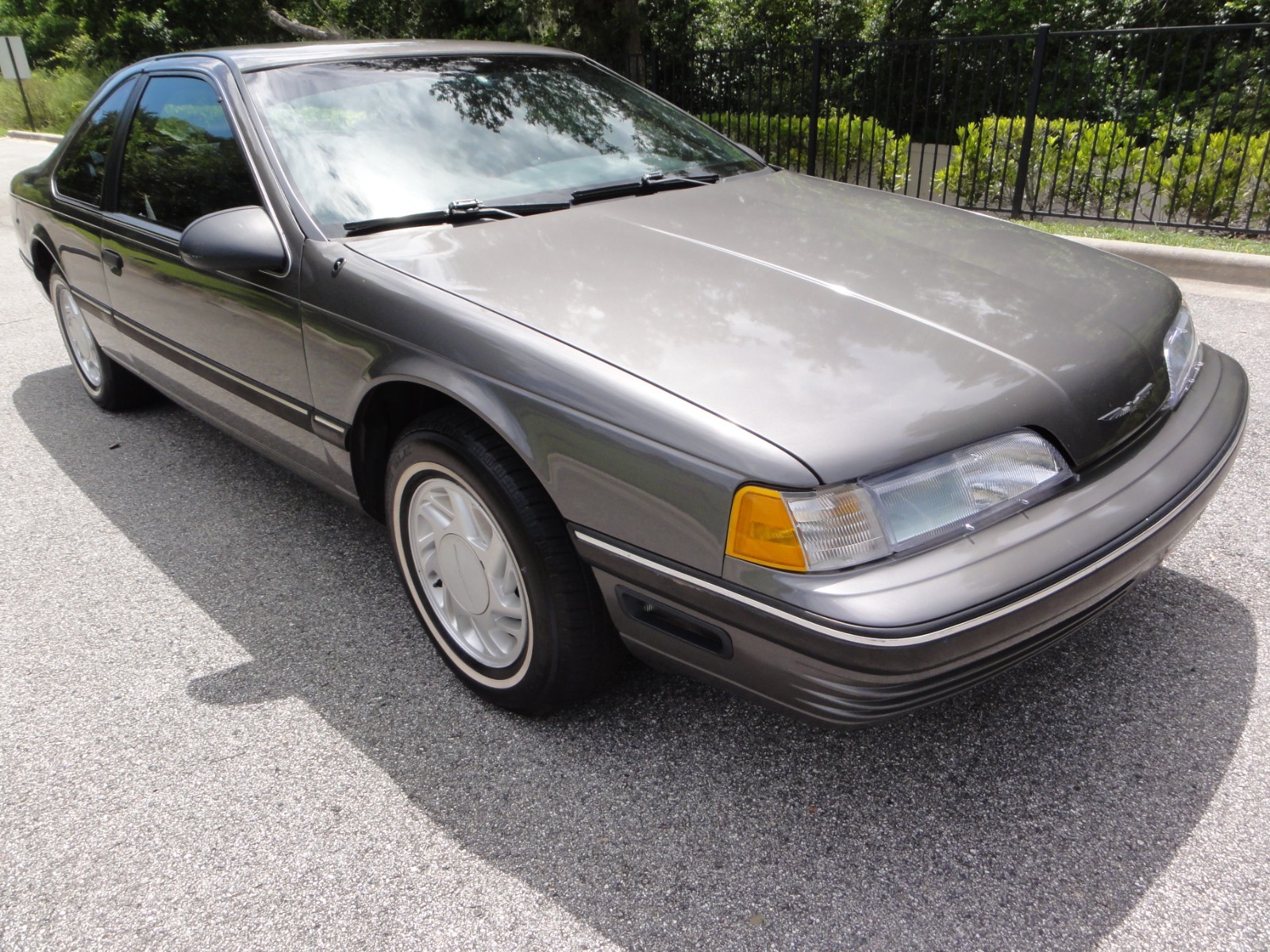 Ford-Thunderbird-1990-Sedan-Gray