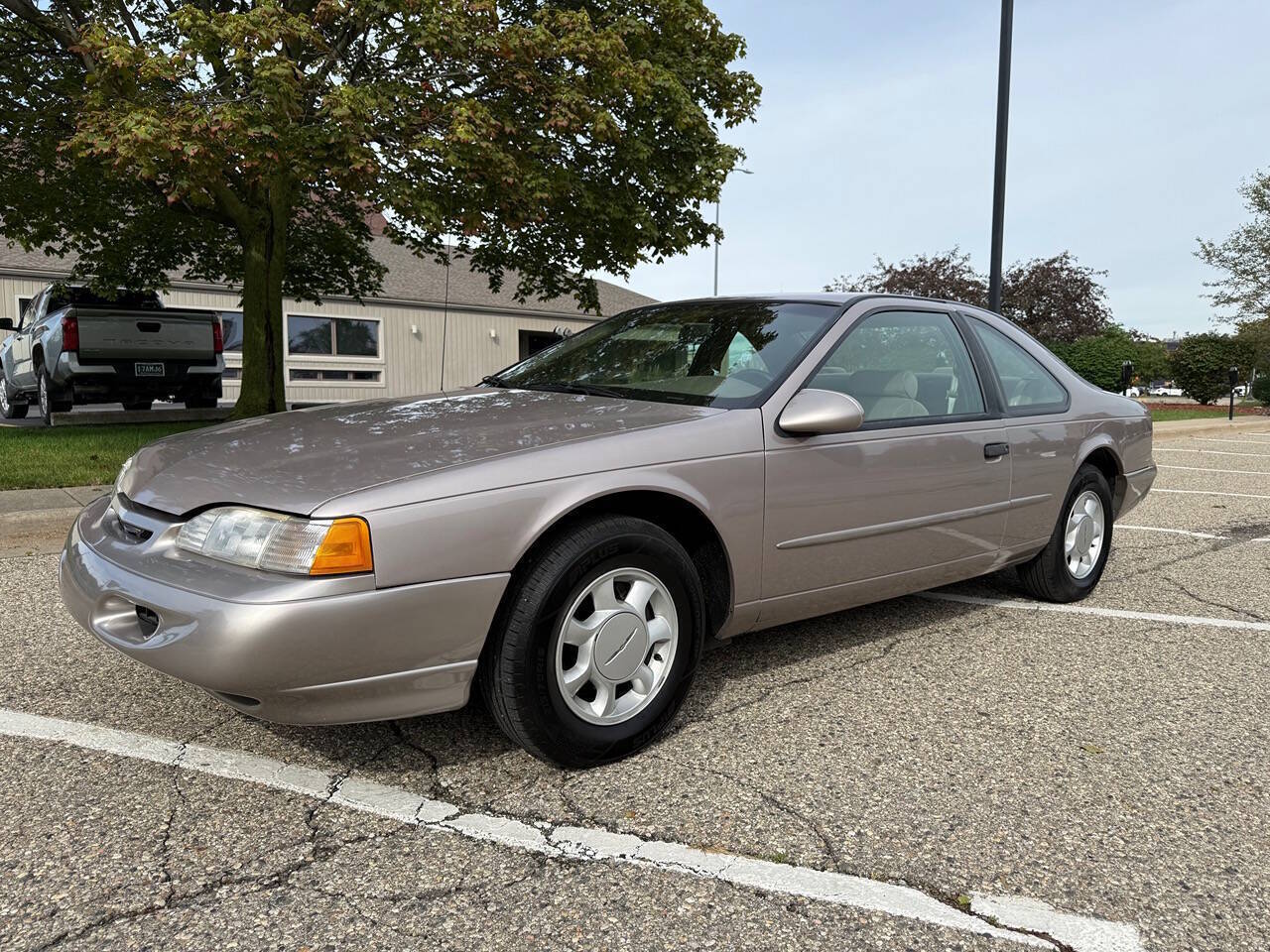 Ford-Thunderbird-1995-Champagne