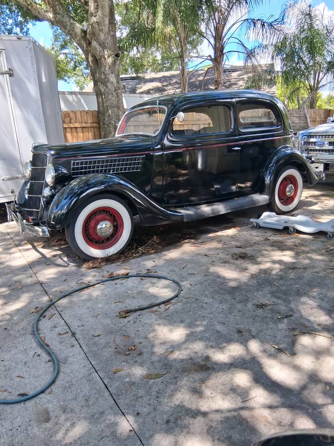 Ford-Tudor-1935-Black